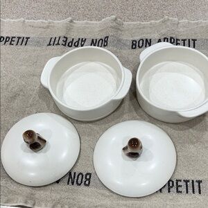 Ciroa Speckled White Casserole Set with Brown Knobs